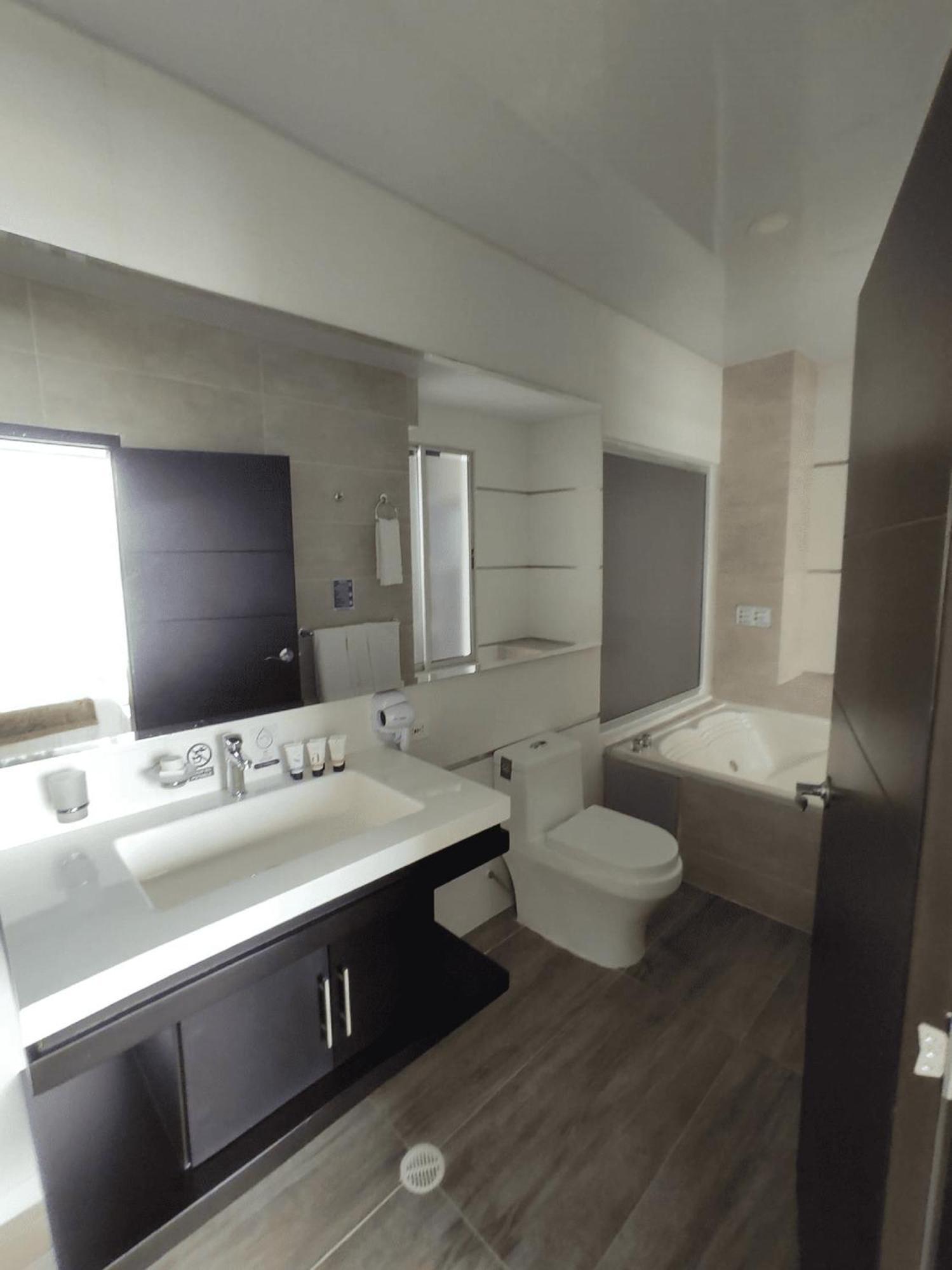 Hotel Andinos Plaza Florencia Florencia  Dış mekan fotoğraf
